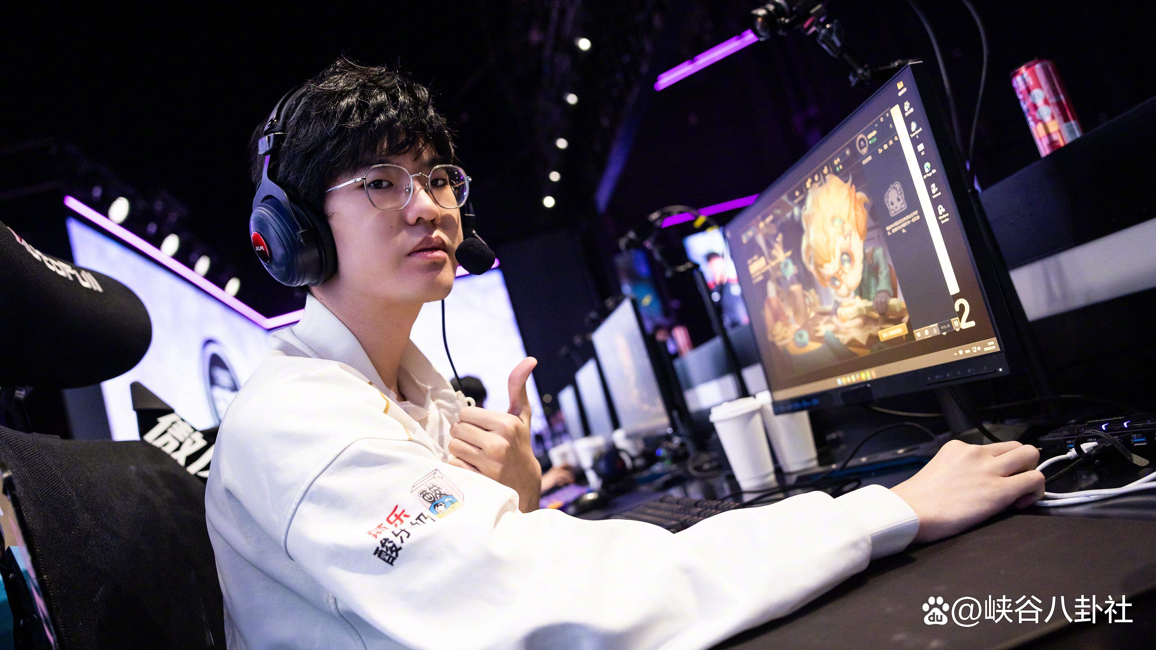 九游会-Rookie在巴塞罗那比赛中大比分获胜，险胜引发热议！观众掌声雷动的简单介绍