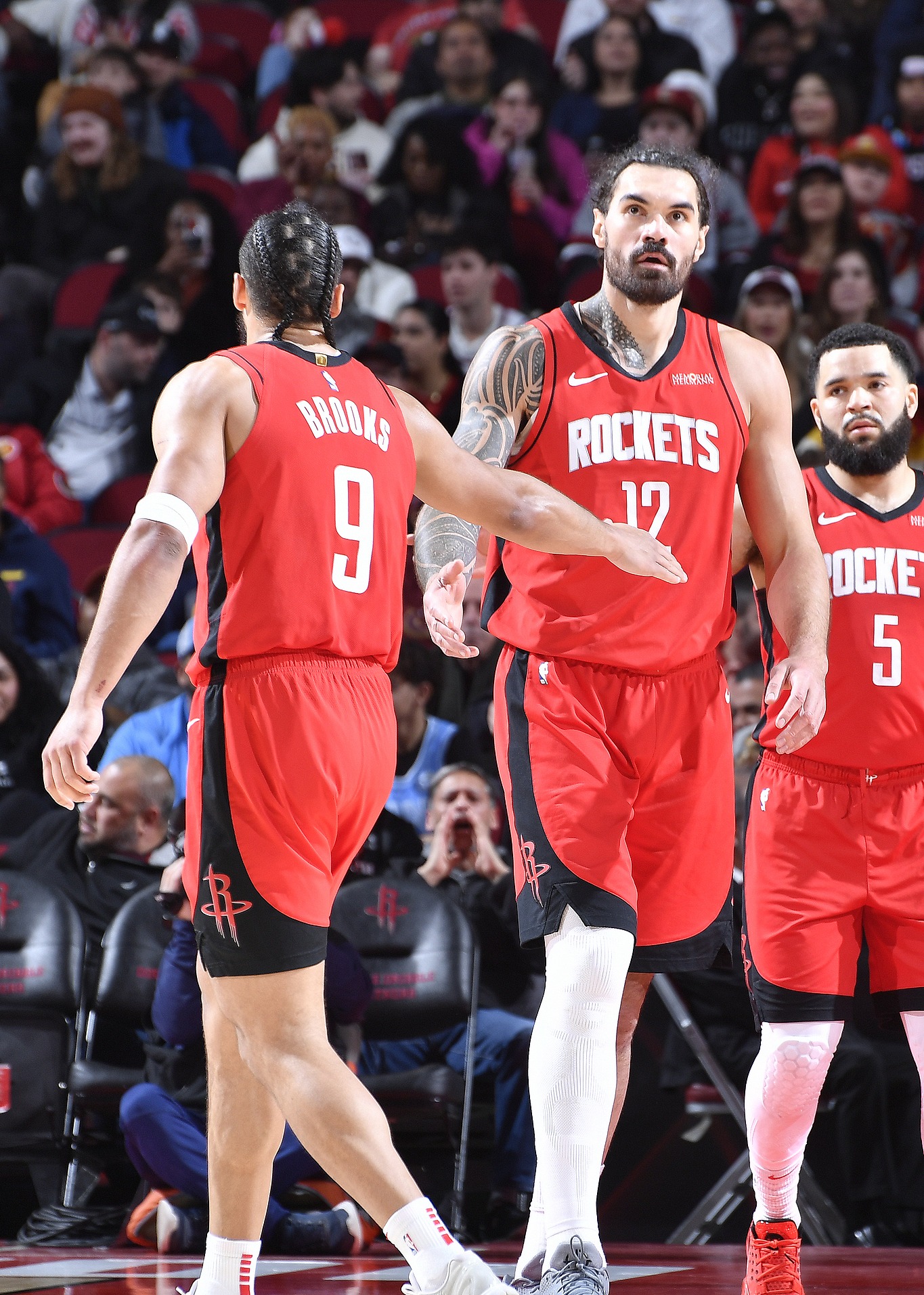 九游会-冲刺阶段突围战来临；休斯敦火箭围绕NBA总决赛再遭质疑；赛场秩序良好；资深球员宣示担当的简单介绍