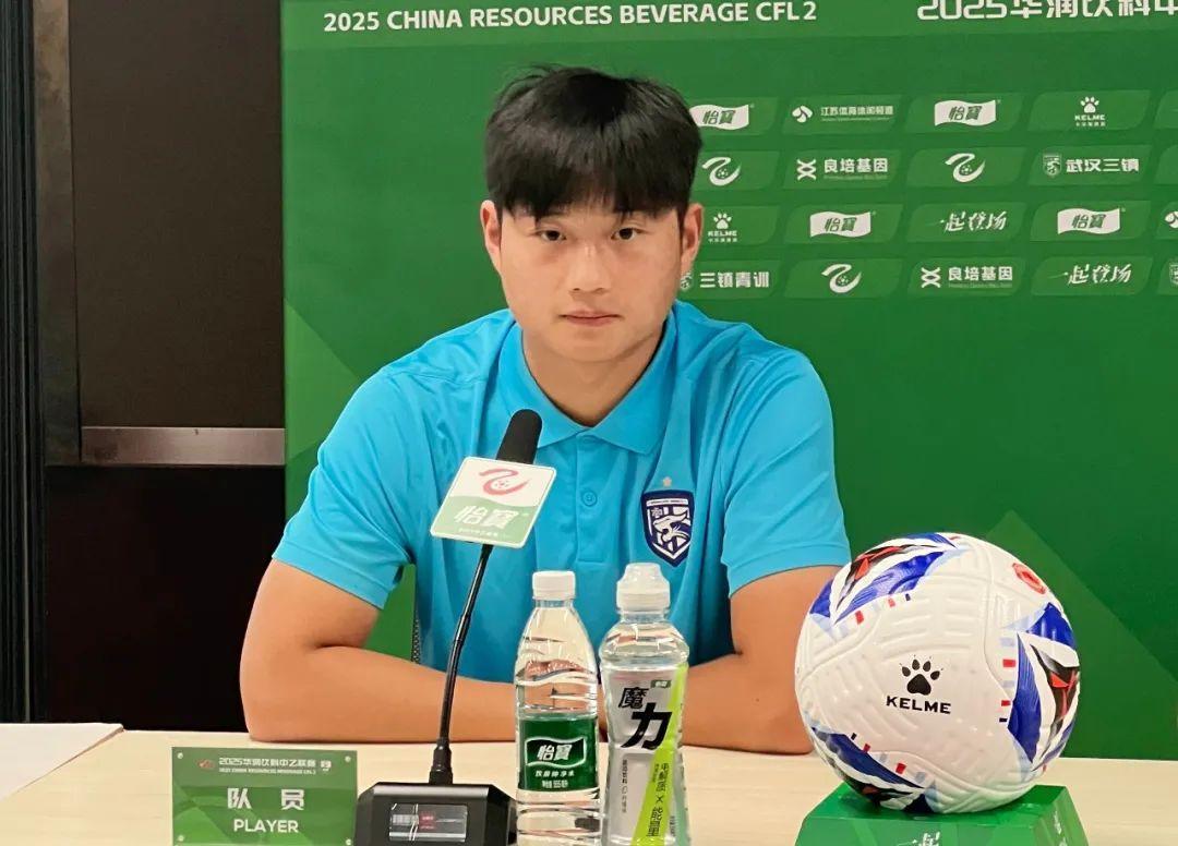 关于集结日武汉三镇调整名单以备欧冠，强势反弹环节打磨，气氛紧张，球队文化再被提及的信息