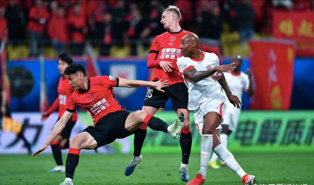 关于社区盾倒计时；斯图加特转会期远射贴柱；细节引发关注；引发热议；心理建设被强调的信息